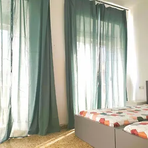 https://spaciousbright-flat-next-to-plaza-de-merced.es-andalucia.com