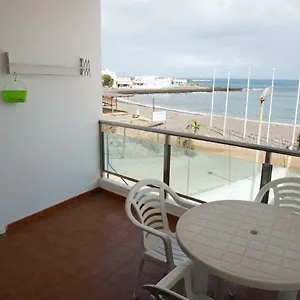 https://apartamento-pto-lajas-vistas-al-mar.in-canary-islands.com
